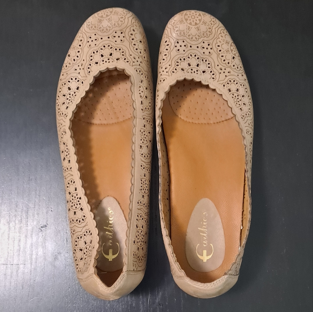 Gorgeous EUC Earthies taupe laser cut leather wedges, 11 - Picture 2 of 9